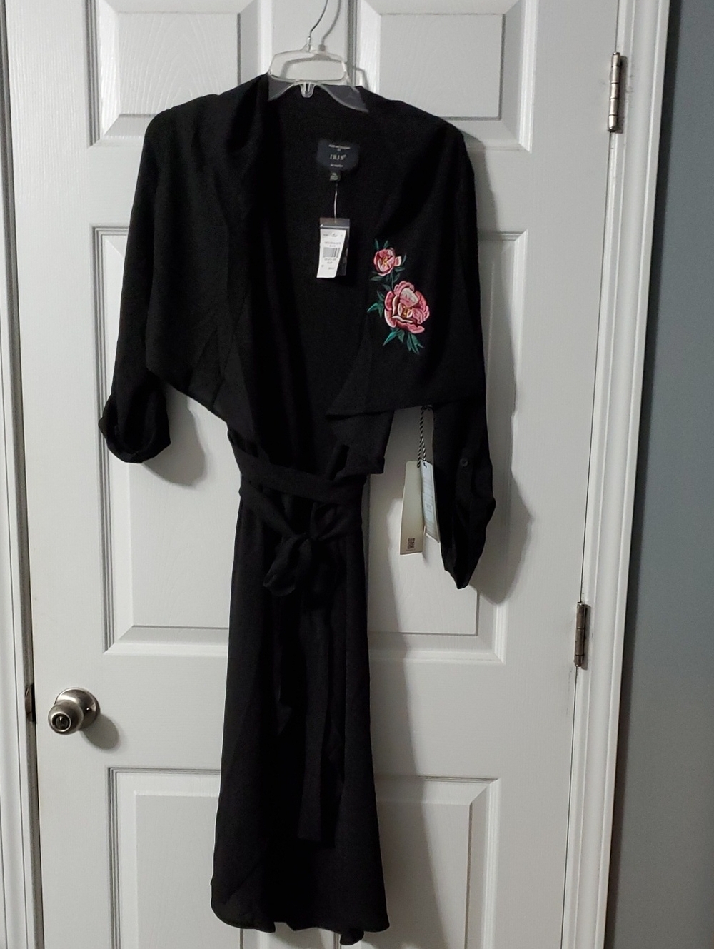NWT iris Black Robe with Pink Floral Embroidery